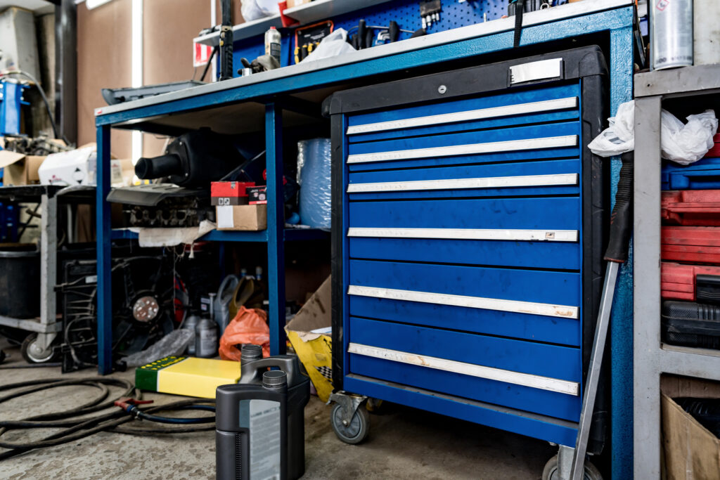 wyposażenie warsztatów przemysłowych wózek na narzędzia